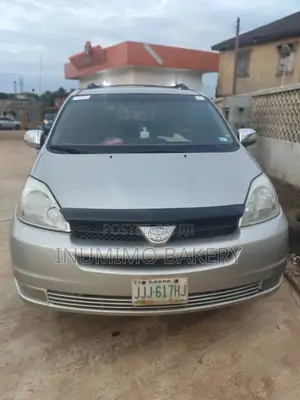 Toyota Sienna CE 2005 Gold
