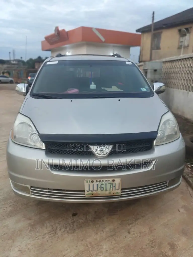 Toyota Sienna CE 2005 Gold