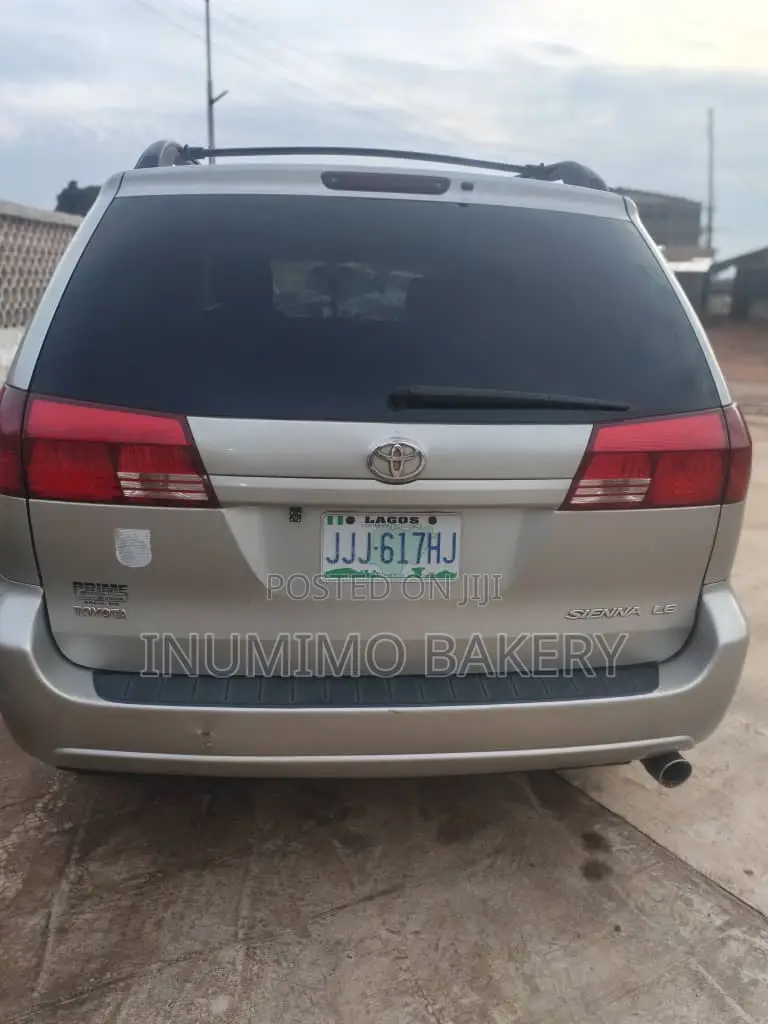 Toyota Sienna CE 2005 Gold