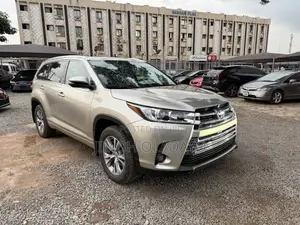 Toyota Highlander 2016 Gold