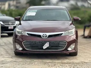 Toyota Avalon XLE Sedar FWD (3.5L 6cyl 6A) 2013 Burgundy