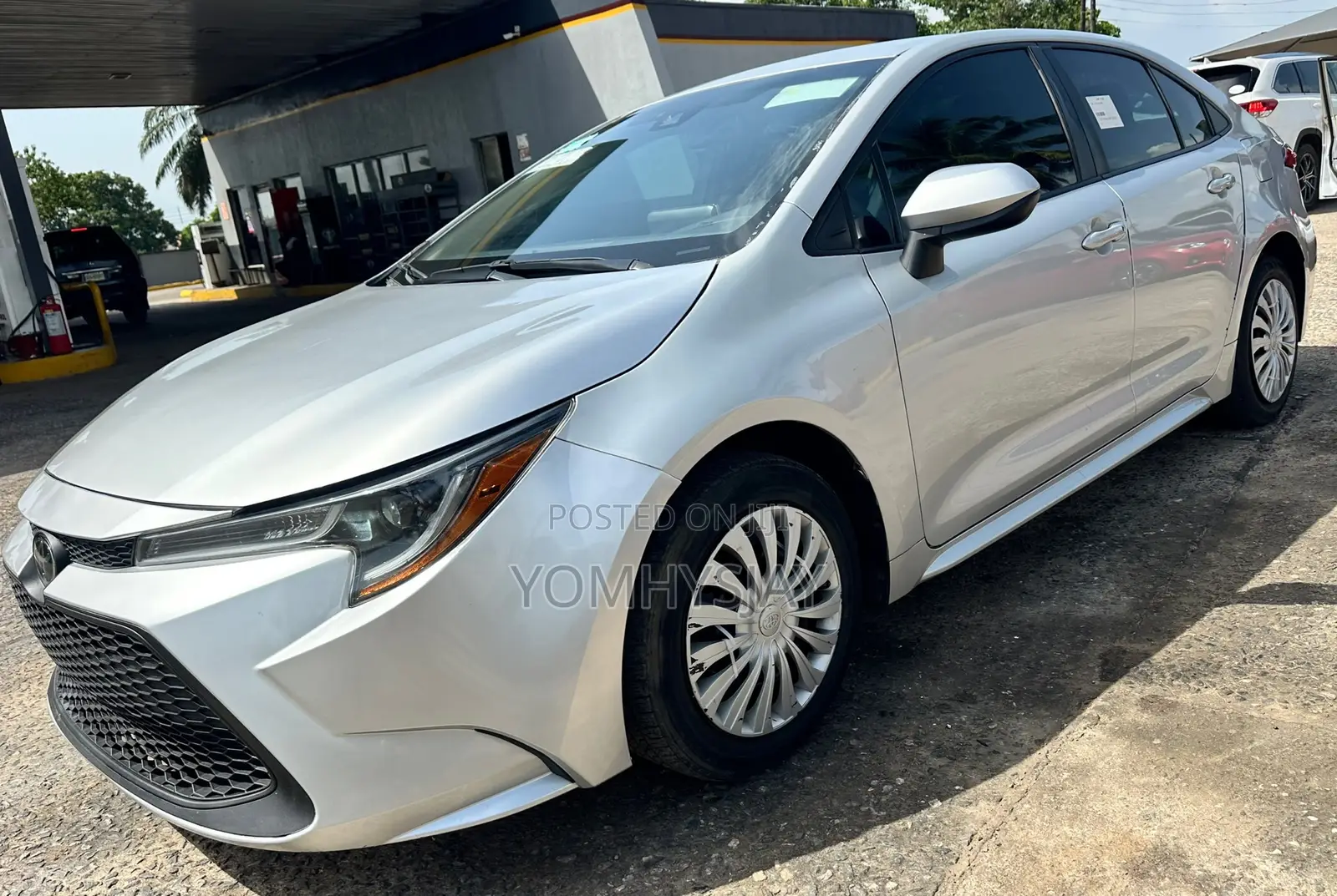 Toyota Corolla LE 2021 Silver