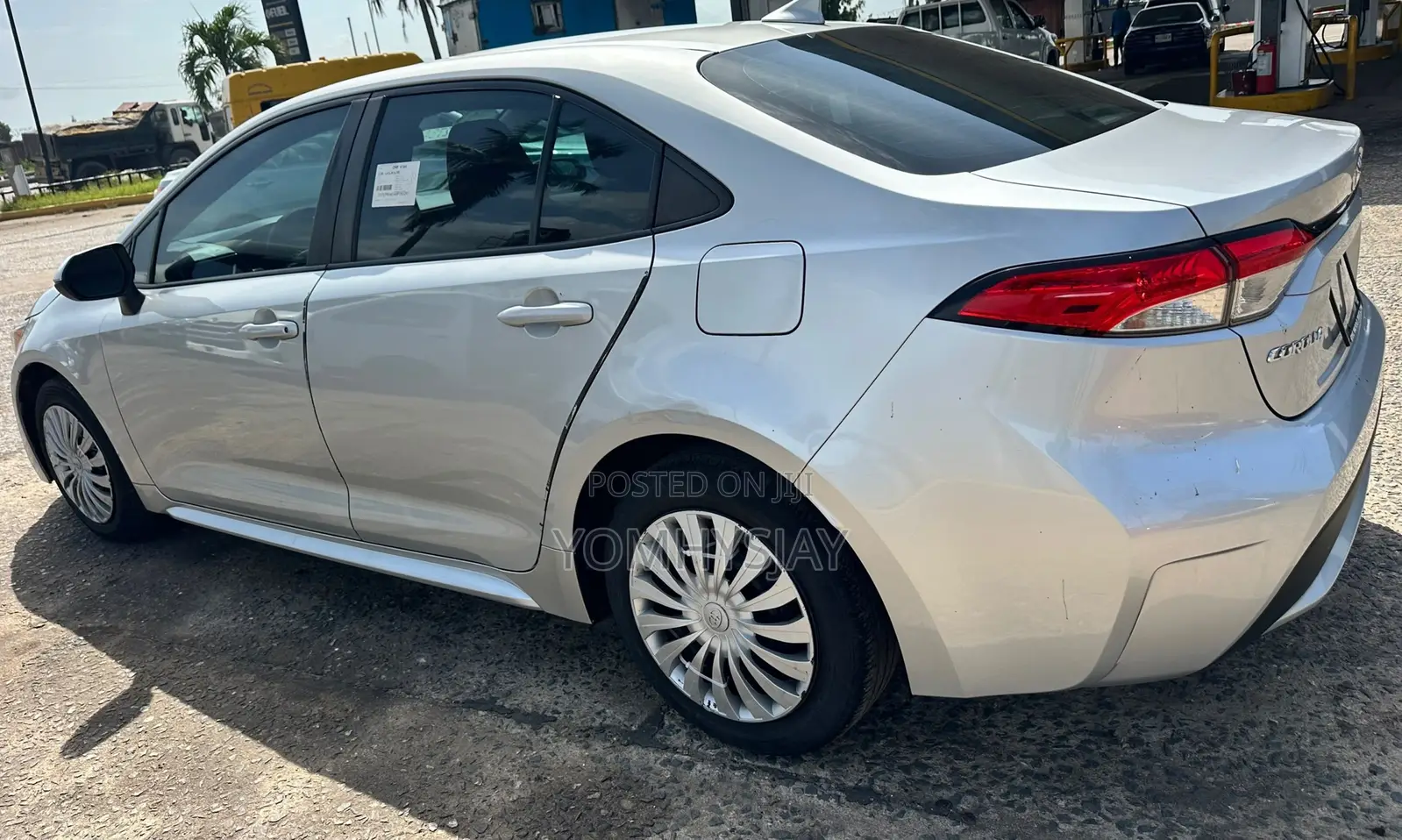 Toyota Corolla LE 2021 Silver