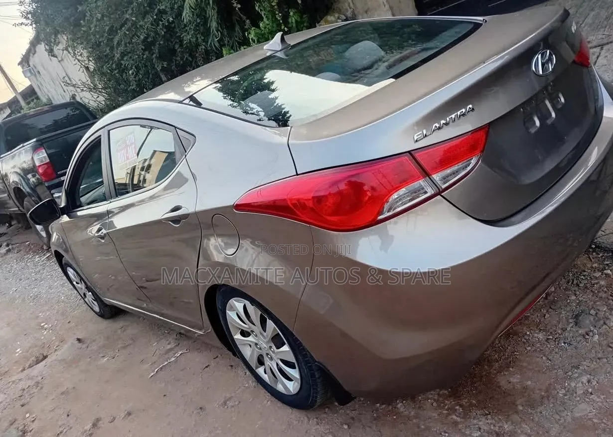 Hyundai Elantra 2012 Gray