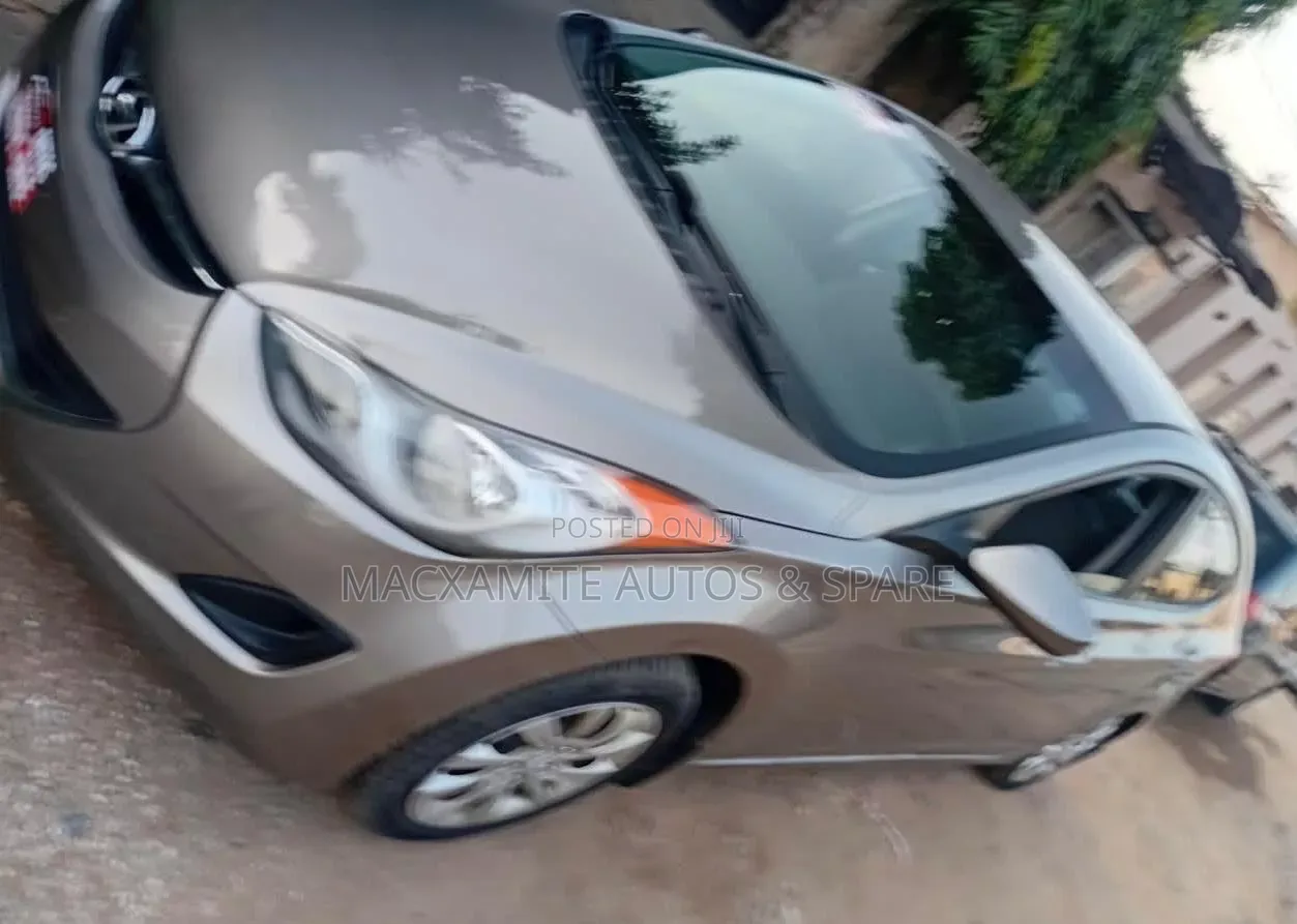 Hyundai Elantra 2012 Gray