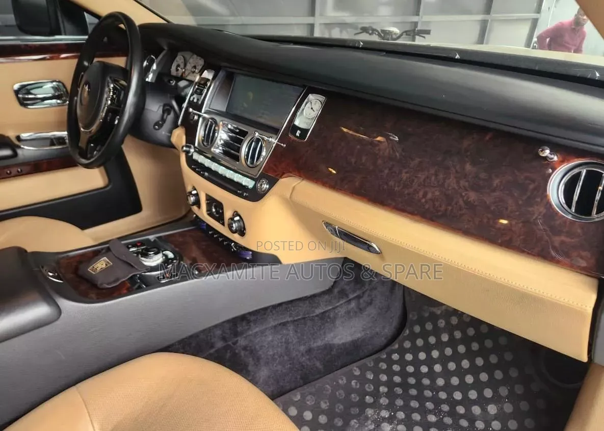 Rolls-Royce Ghost Base 2011 Black