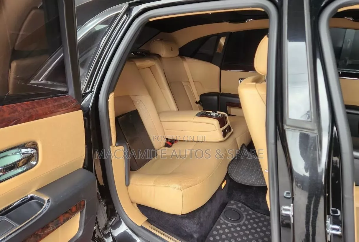 Rolls-Royce Ghost Base 2011 Black