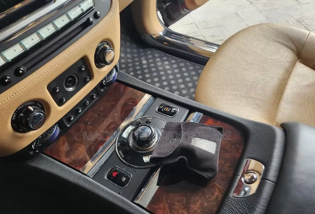 Rolls-Royce Ghost Base 2011 Black