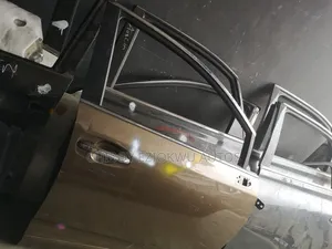 Venza Front Right Door