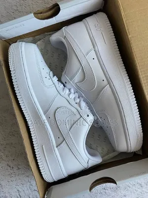Original Nike Airforce 1 Sneaker (Comes With Shoe Shine Wipes)