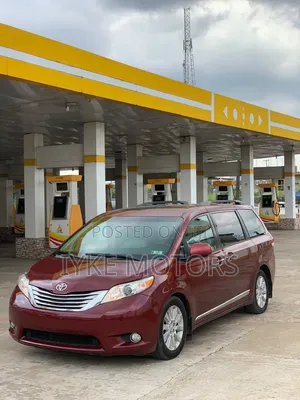 Toyota Sienna 2012 Red