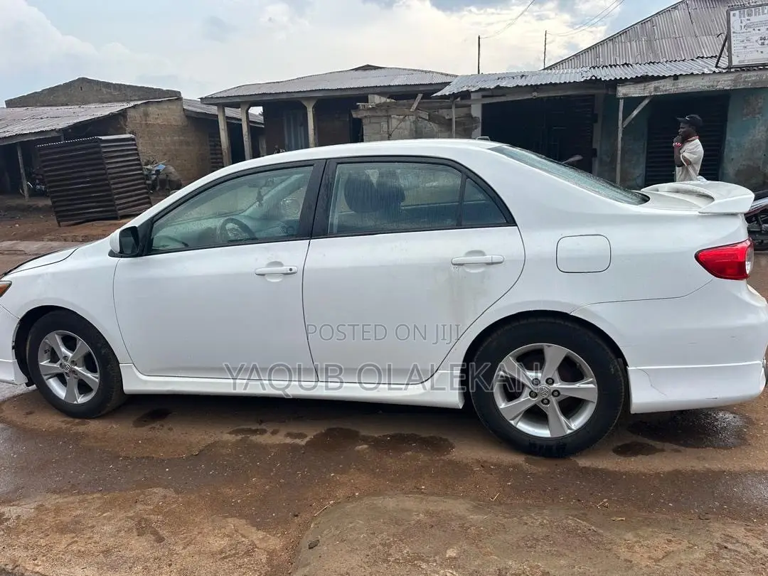 Toyota Corolla 2011 White