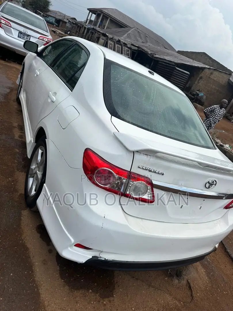 Toyota Corolla 2011 White