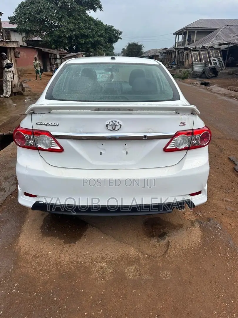 Toyota Corolla 2011 White