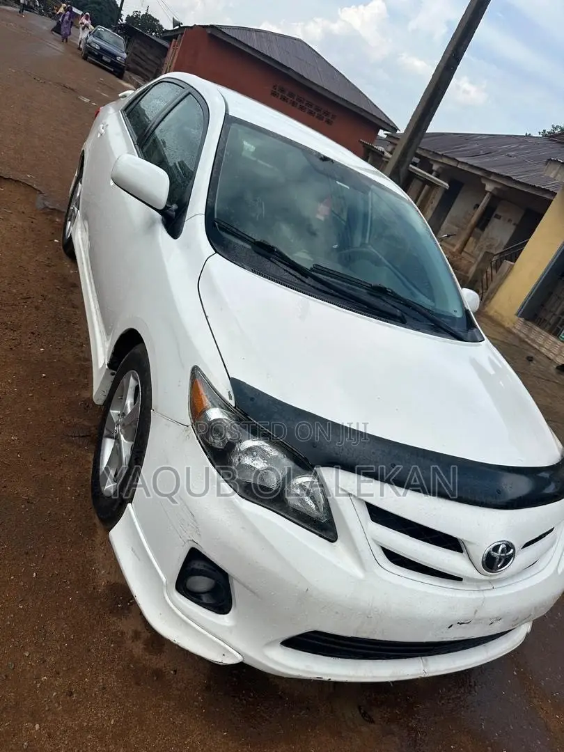 Toyota Corolla 2011 White