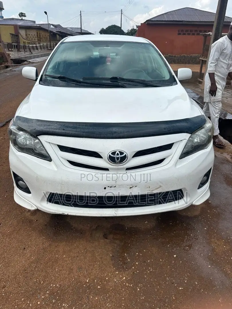 Toyota Corolla 2011 White