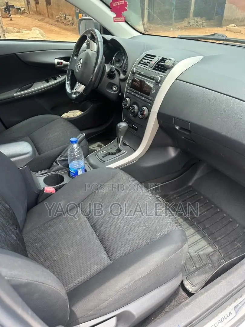 Toyota Corolla 2011 White