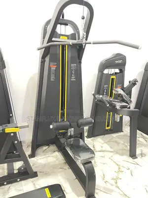 Lat Pulldown Machine