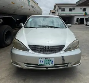 Toyota Camry LE 4dr Sedan (2.4L 4cyl 4A) 2004 Silver