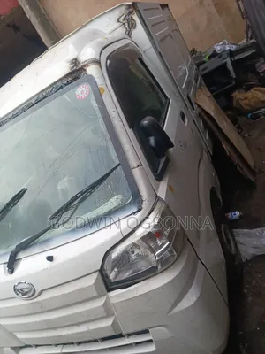 Daihatsu Hijet 2018 White