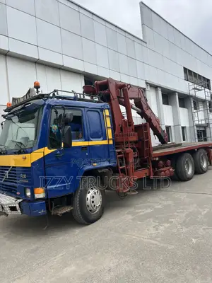 Hiab Truck for Heavy Equipment Moving