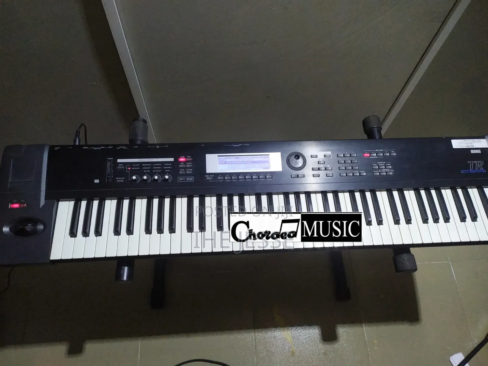 Korg TR76 Synthesizer Keyboard