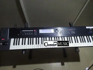 Korg TR76 Synthesizer Keyboard