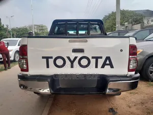 Toyota Hilux 2017 White
