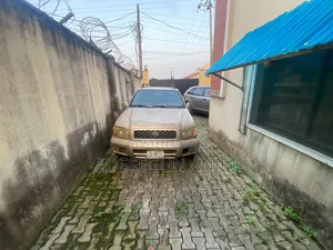 Nissan Pathfinder 2002 Gold