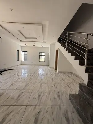 4bdrm Duplex in Off Spg Road Ologolo, Igbo-efon for sale