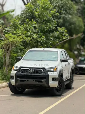 New Toyota Hilux 2025 White