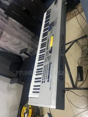 Yamaha Mo8 Synthertizer