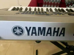 Yamaha Mo8 Synthertizer