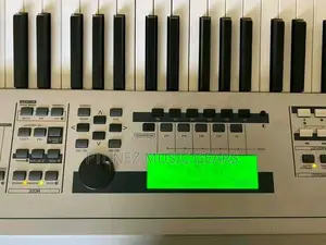 Yamaha Mo8 Synthertizer