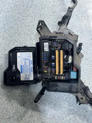 Engine Fuse Box / Junction Block for Toyota Highlander (2010 - 2013)