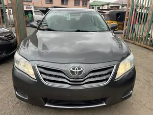 Toyota Camry LE 4dr Sedan (2.5L 4cyl 6AM) 2010 Gray