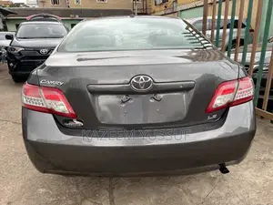 Toyota Camry LE 4dr Sedan (2.5L 4cyl 6AM) 2010 Gray