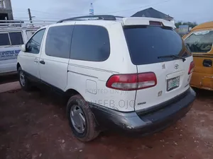 Toyota Sienna 2002 White