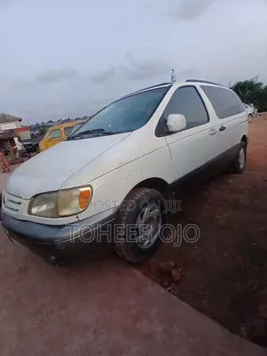 Toyota Sienna 2002 White