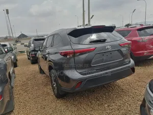 Toyota Highlander XLE AWD 2023 Gray