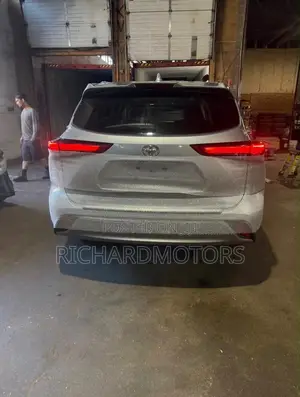 Toyota Highlander Platinum 2021 Silver