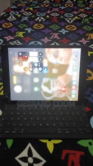Apple iPad 9.7 64 GB Gray