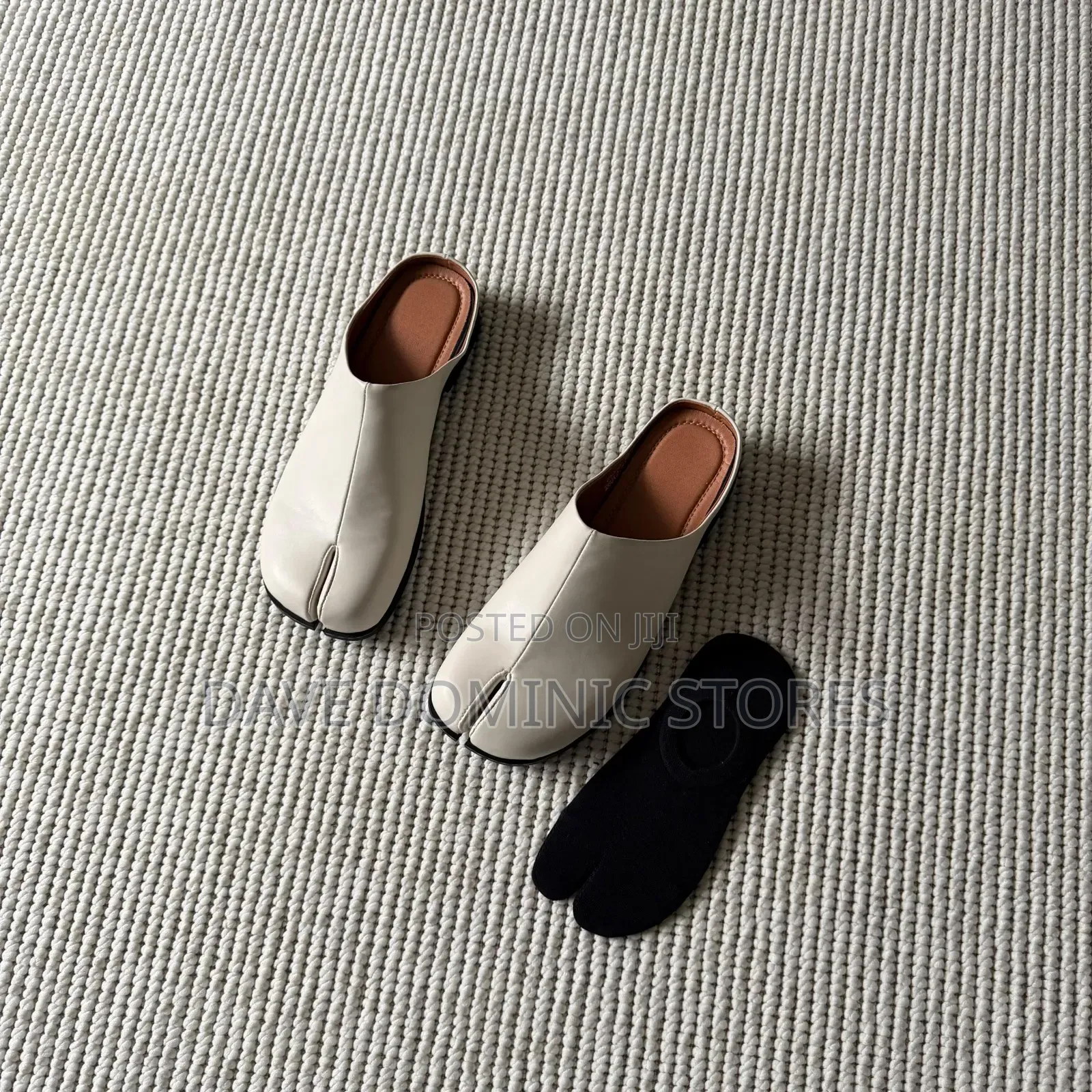 Tabi Babouche Split Toe Mule (With Free Split Toe Socks)