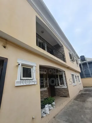 3bdrm Block of Flats in Adeba, Lakowe for rent