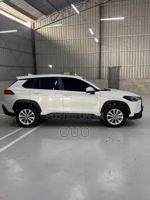 Toyota Corolla Cross XLE 2WD 2024 White