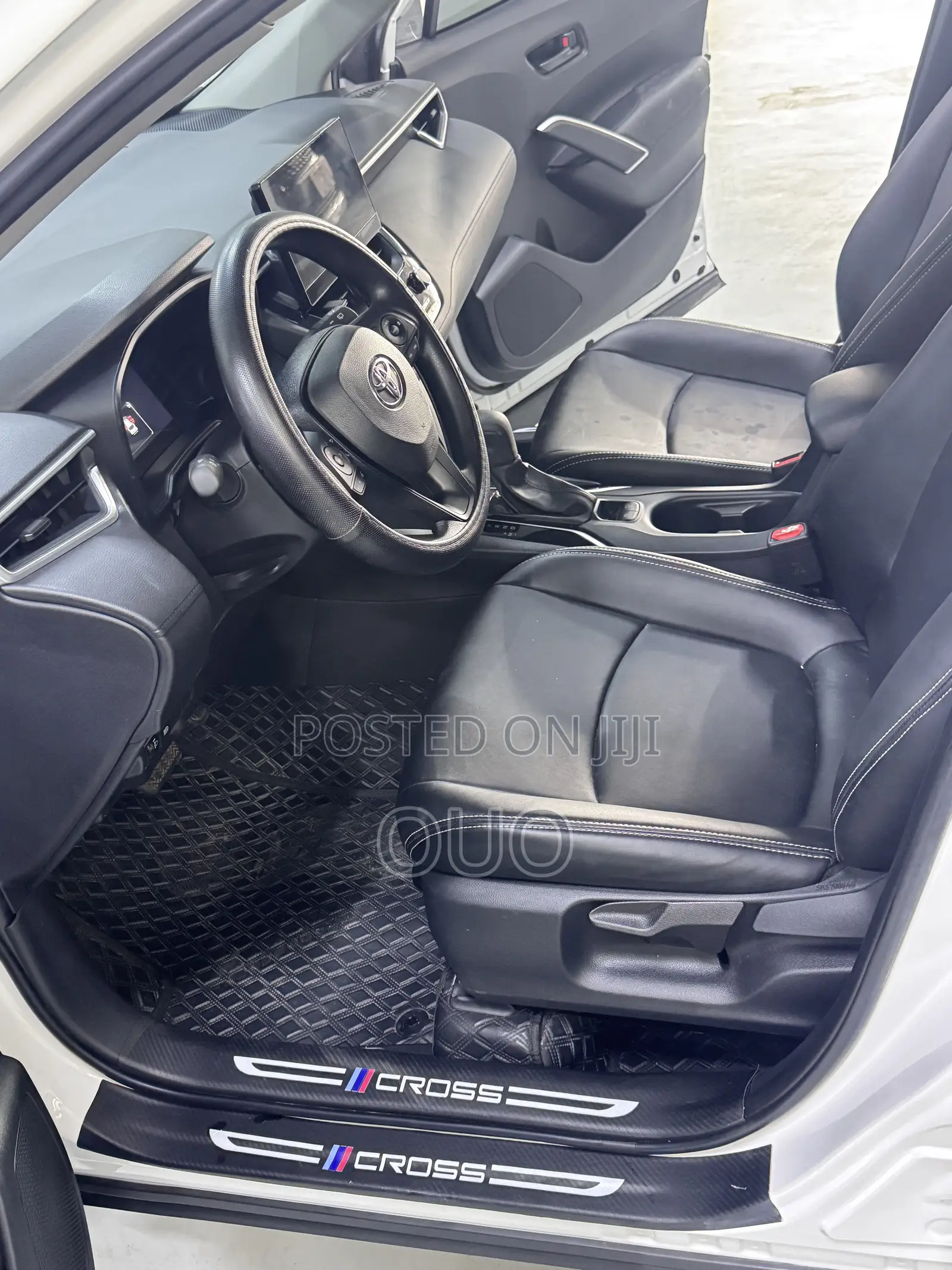 Toyota Corolla Cross XLE 2WD 2024 White