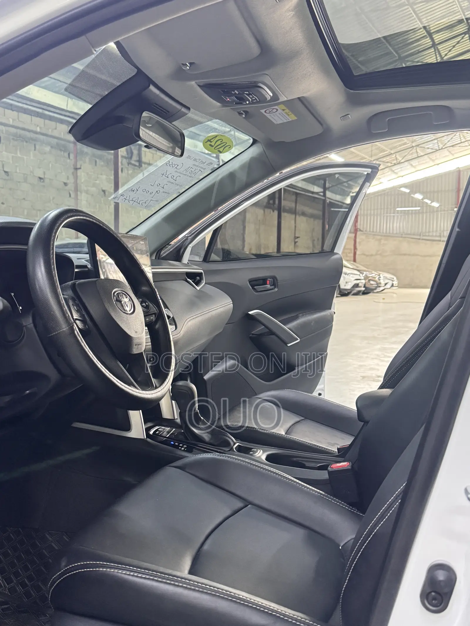 Toyota Corolla Cross XLE 2WD 2024 White
