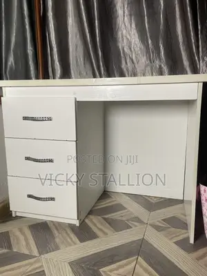40 Inches Newly Used Fancy Table for Sale.