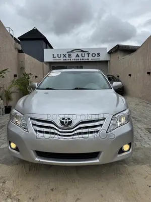 Toyota Camry XLE V6 4dr Sedan (3.5L 6cyl 6AM) 2010 Silver