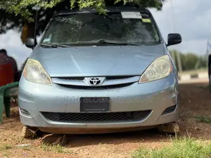 Toyota Sienna LE AWD 2009 Blue